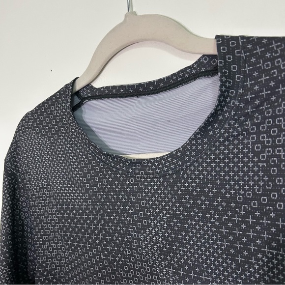 Lululemon men's Run Out short sleeve athletic shirt - Picture 3 of 6